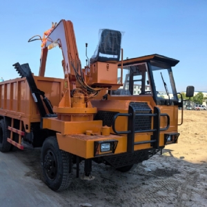 隨車挖運(yùn)輸車